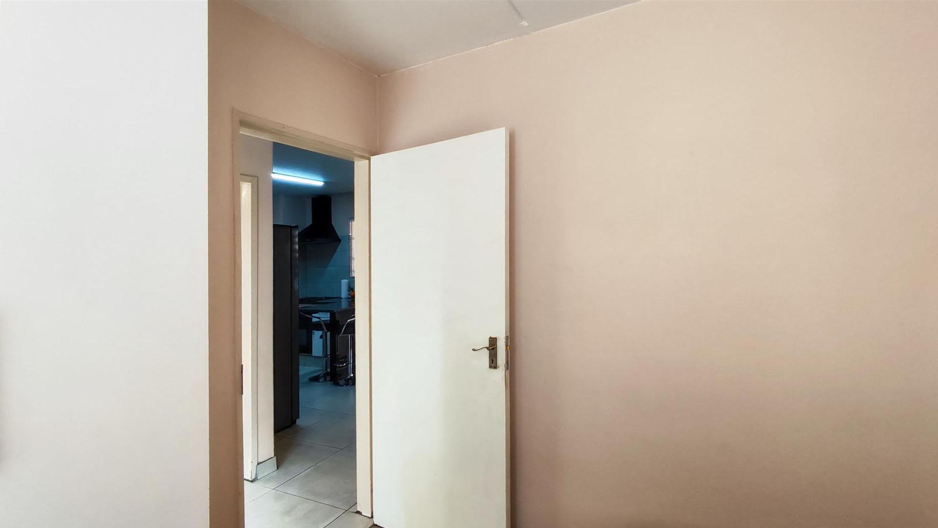 Bed Room 1 - 8 square meters of property in Kempton Park