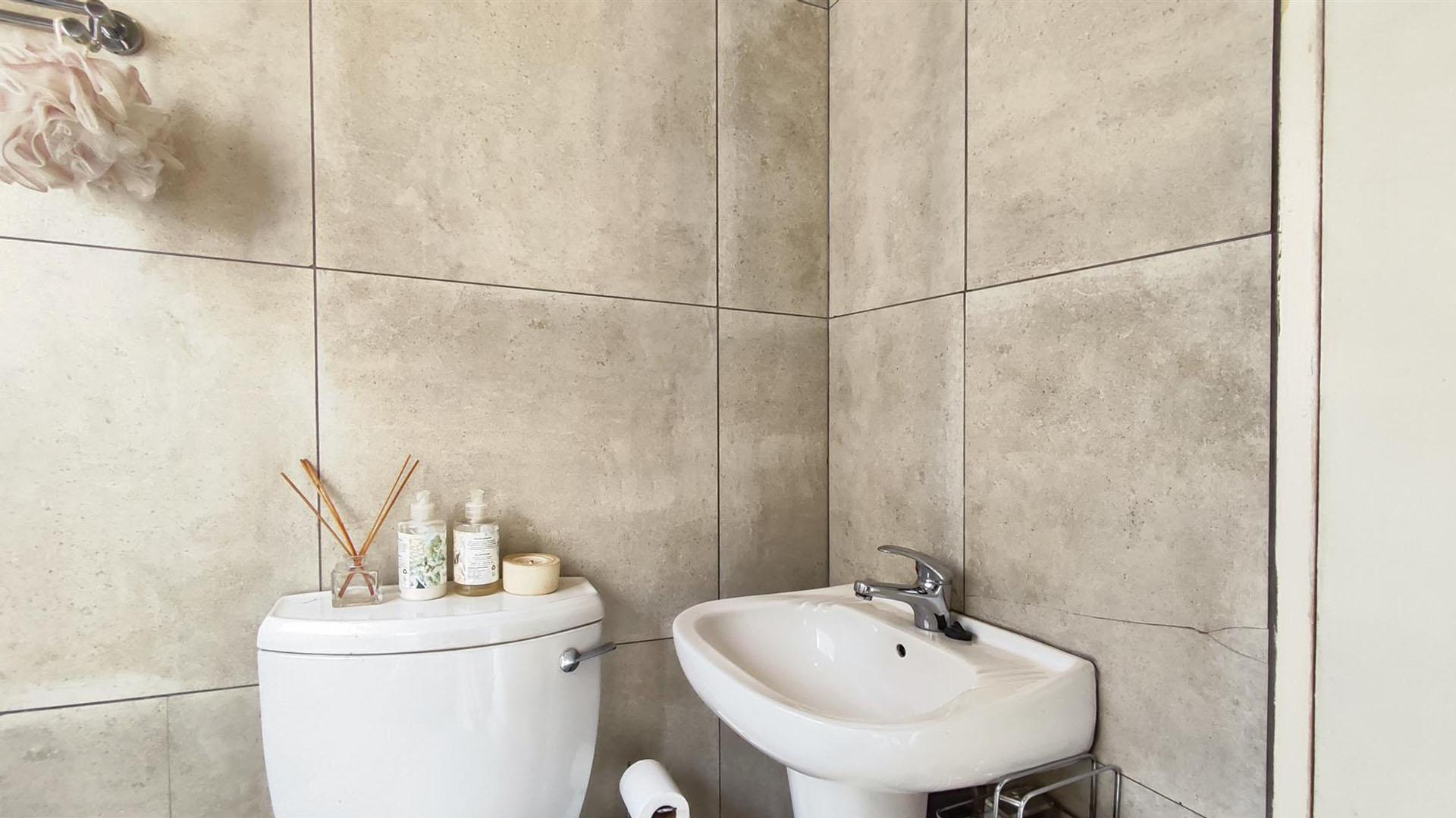 Bathroom 1 - 3 square meters of property in Kempton Park