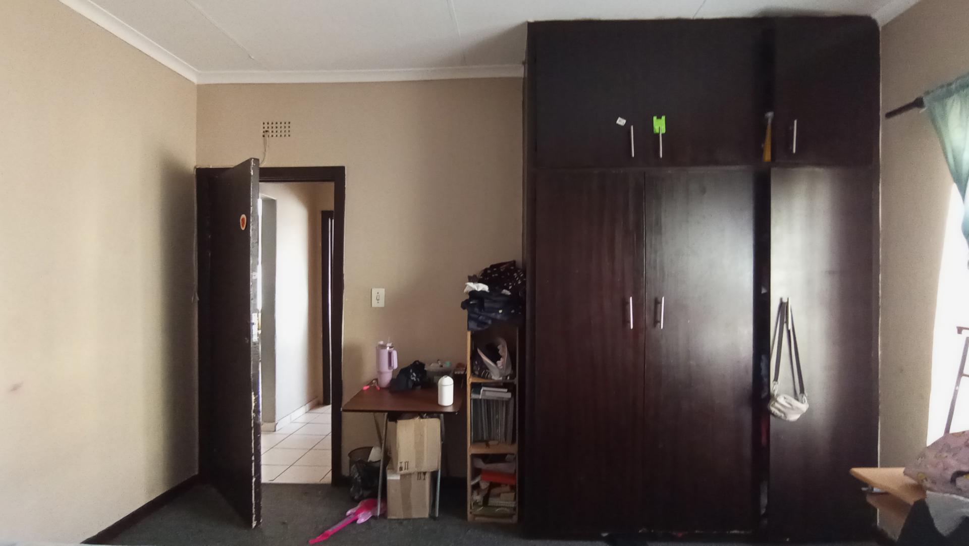 Bed Room 2 - 16 square meters of property in Florida