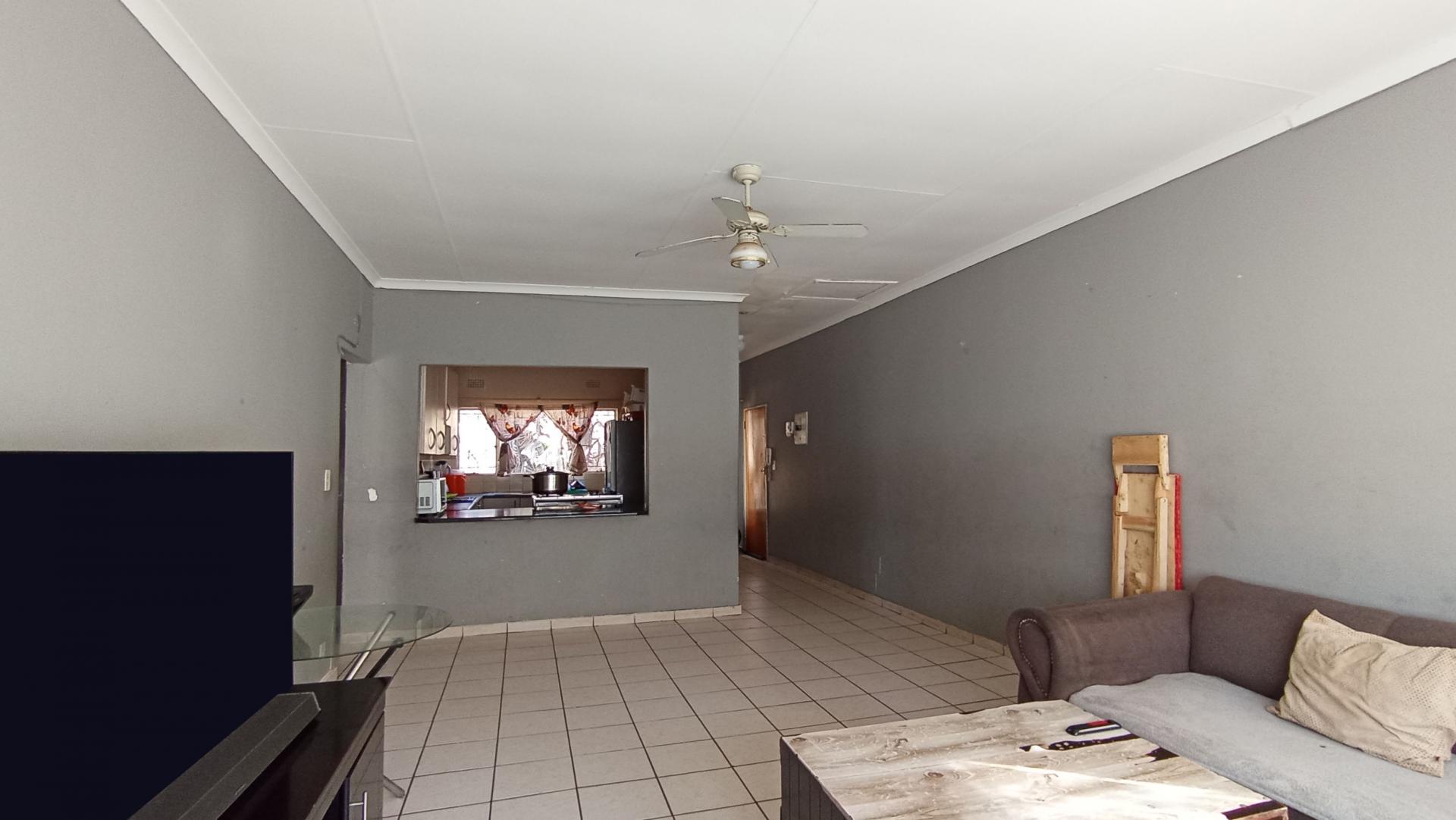 Lounges - 26 square meters of property in Florida