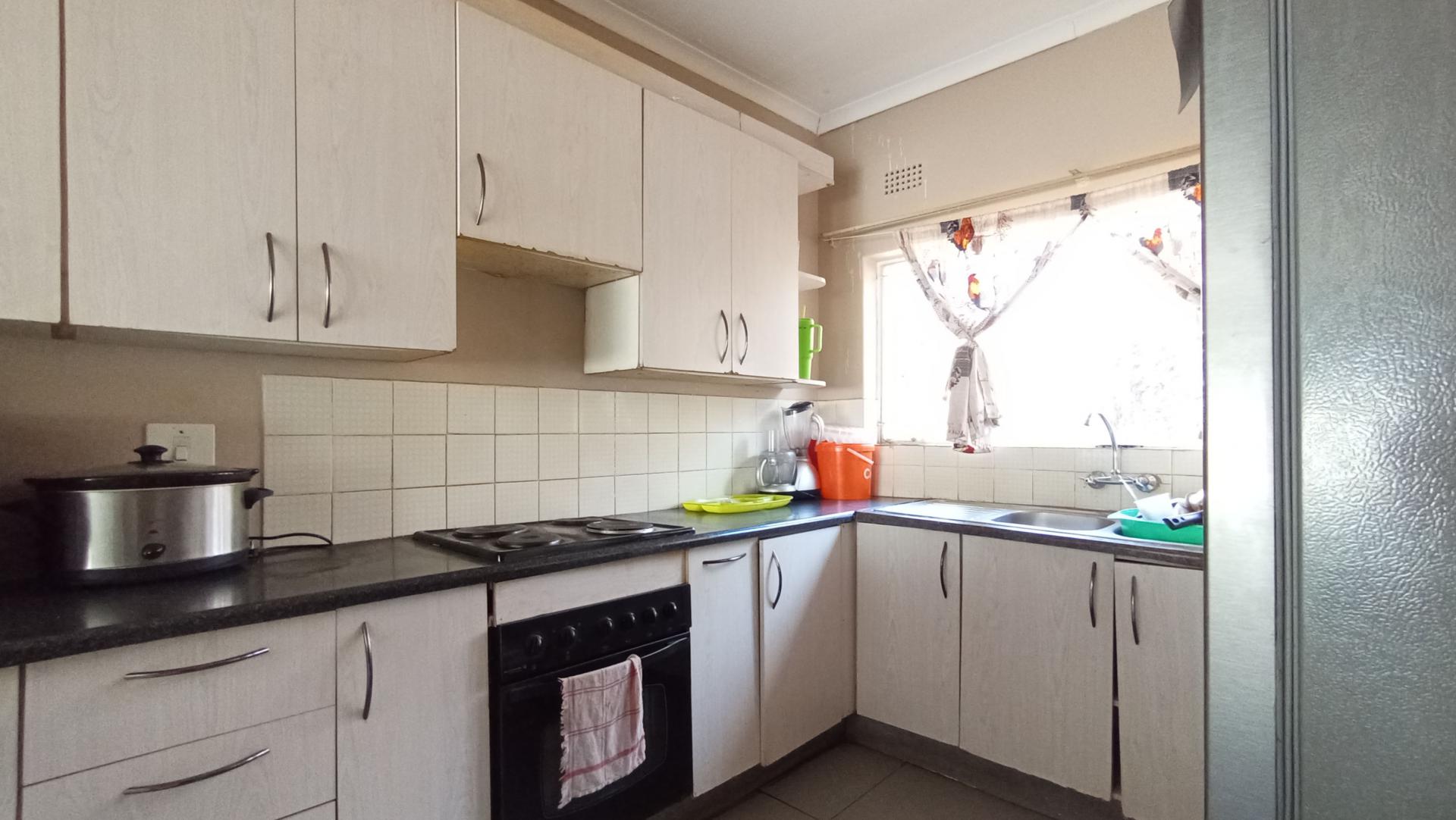 Kitchen - 11 square meters of property in Florida