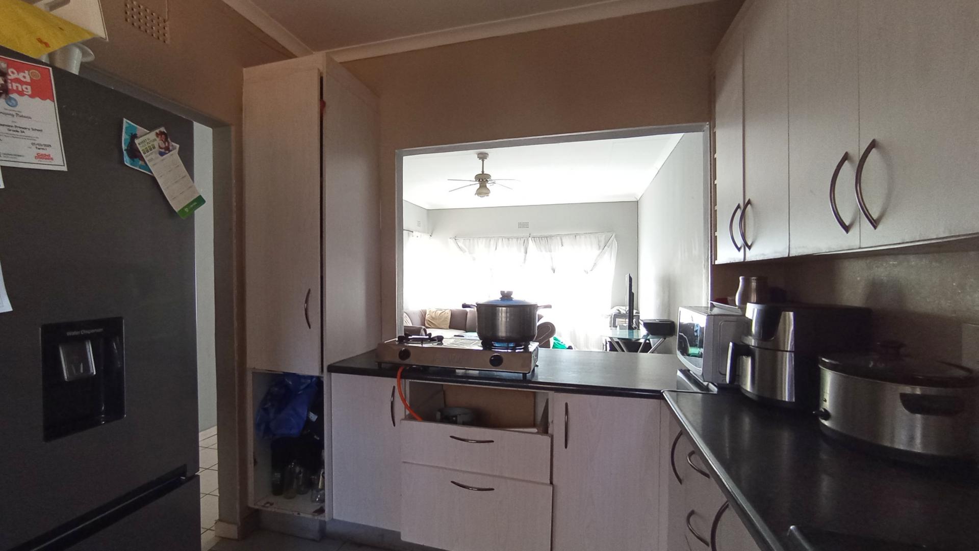 Kitchen - 11 square meters of property in Florida