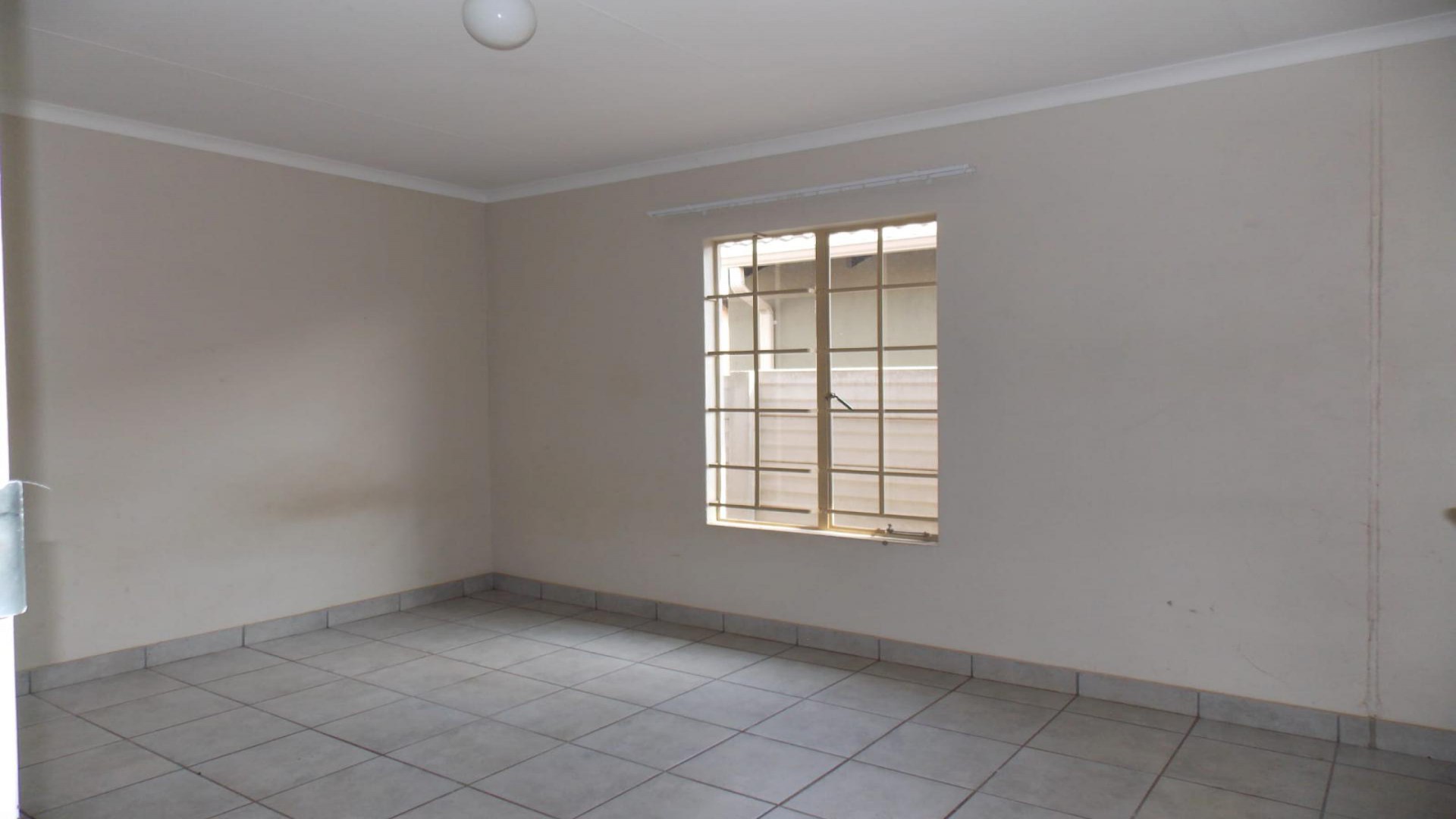 Bed Room 1 of property in Palm Ridge