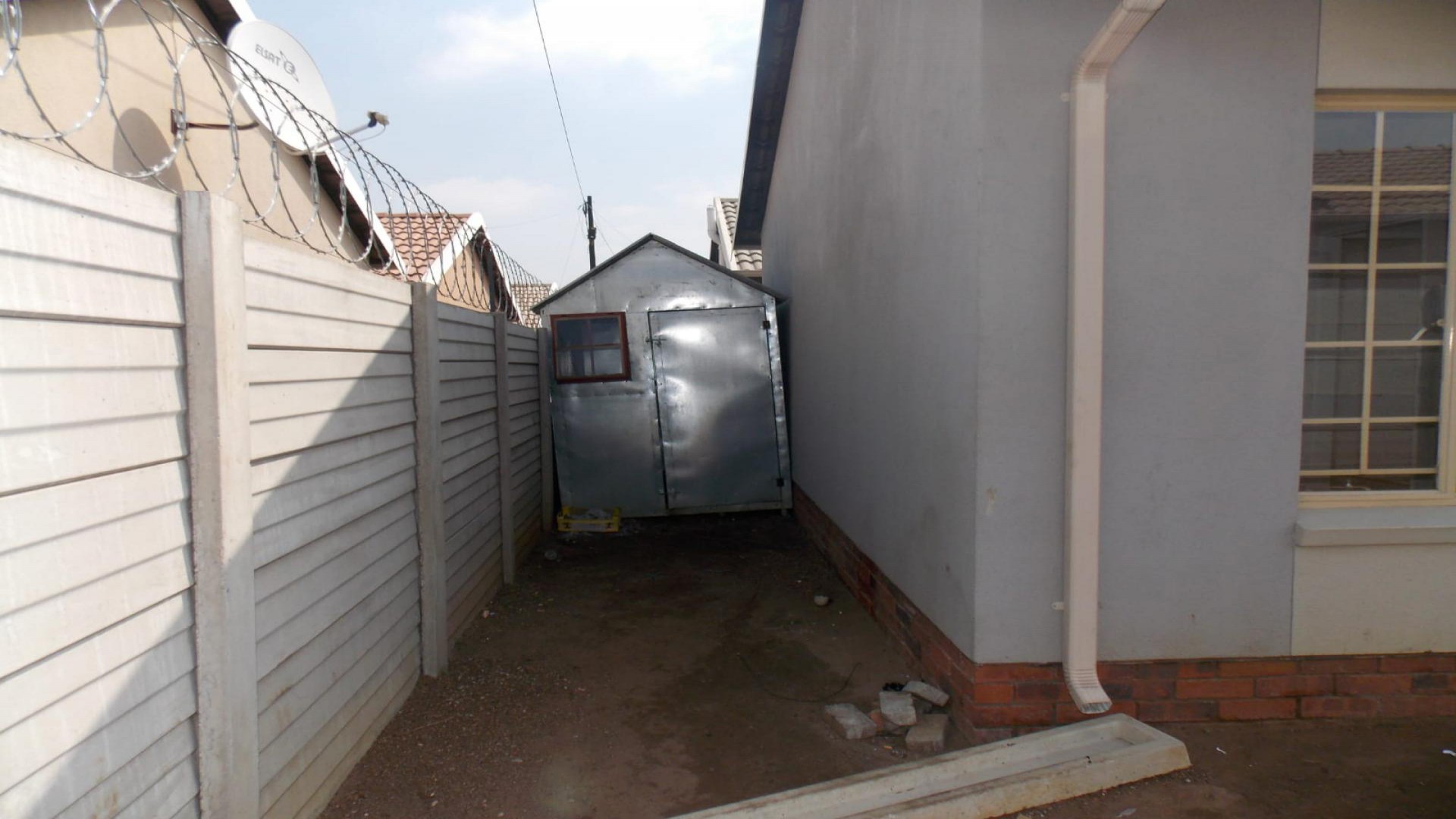 Spaces of property in Palm Ridge