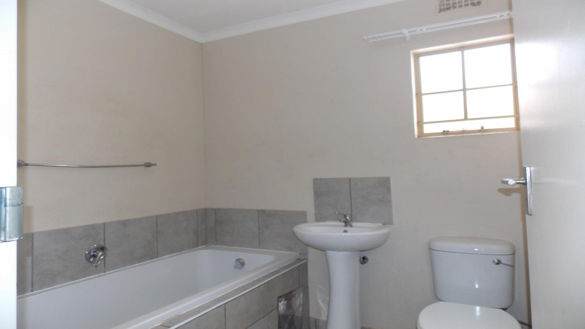 Bathroom 1 of property in Palm Ridge