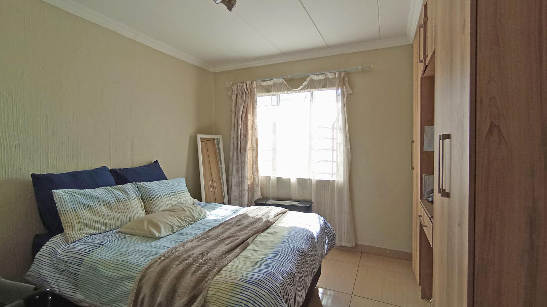 Bed Room 1 - 14 square meters of property in Andeon