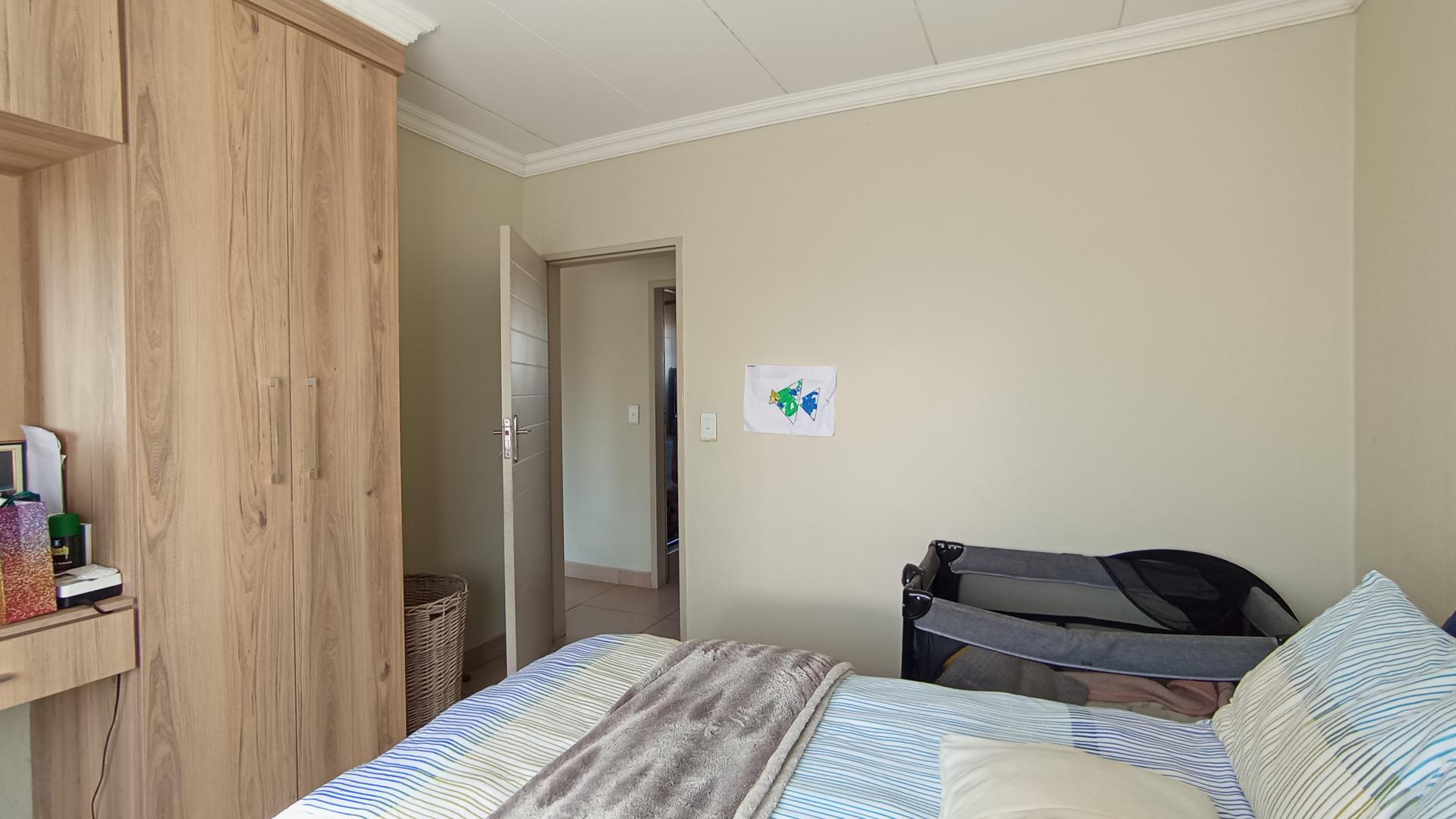 Bed Room 1 - 14 square meters of property in Andeon