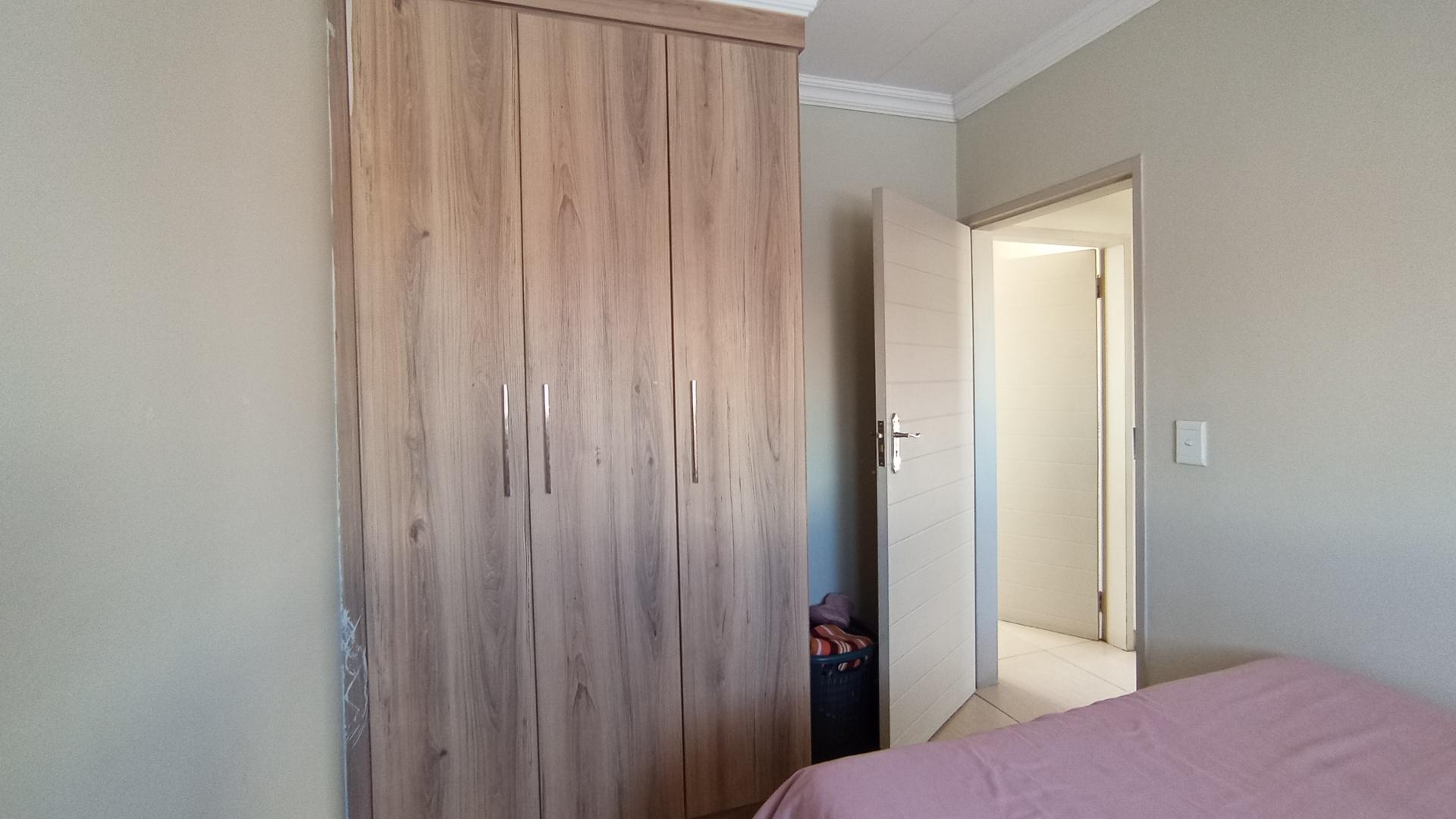 Bed Room 2 - 8 square meters of property in Andeon