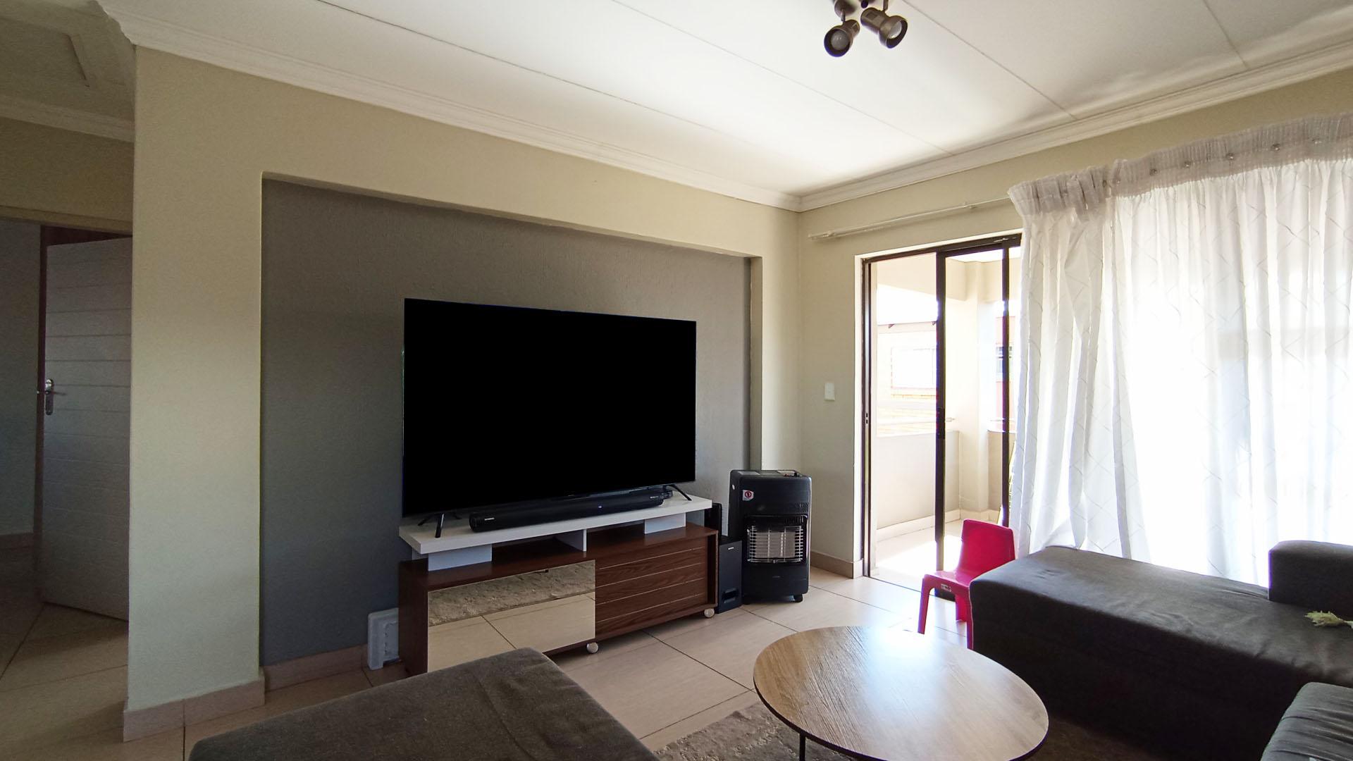 Lounges - 16 square meters of property in Andeon
