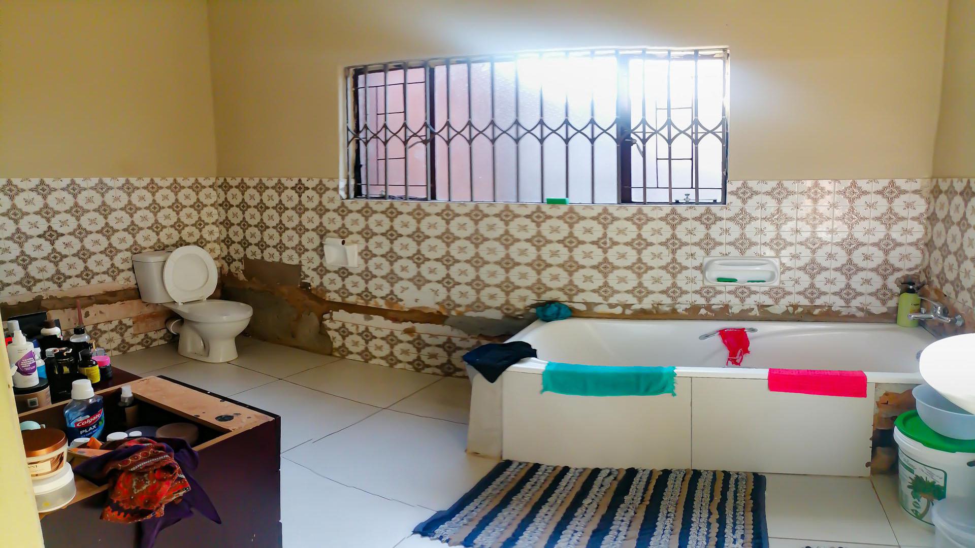 Main Bathroom - 9 square meters of property in Ga-Rankuwa