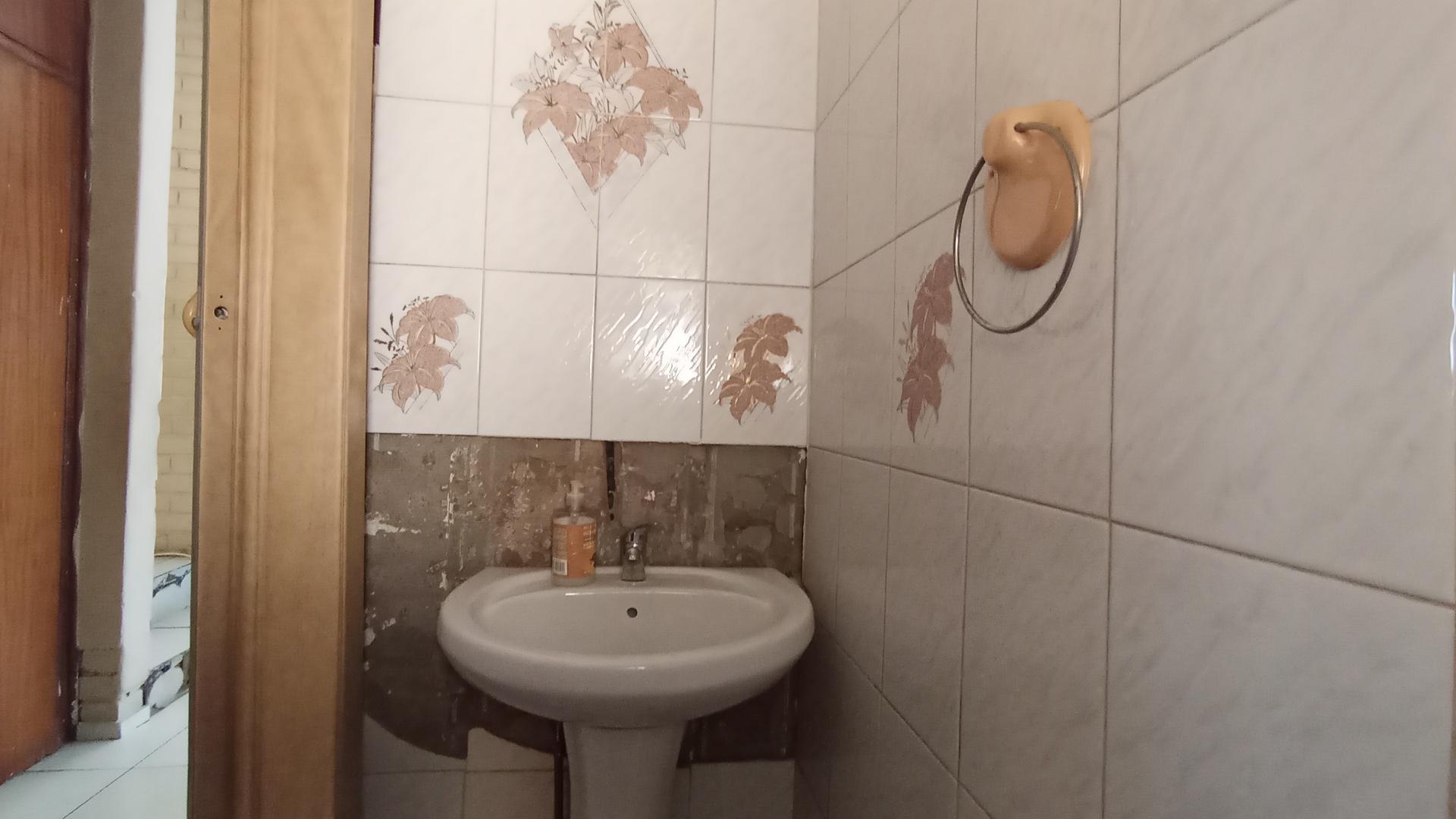 Guest Toilet - 2 square meters of property in Ga-Rankuwa