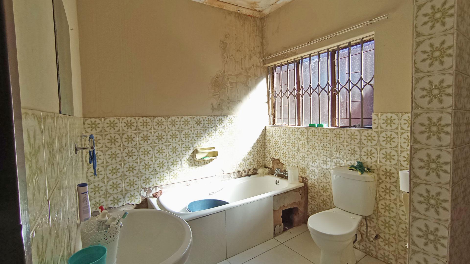 Bathroom 1 - 8 square meters of property in Ga-Rankuwa