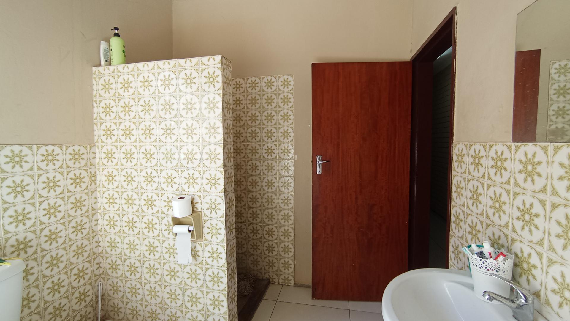 Bathroom 1 - 8 square meters of property in Ga-Rankuwa