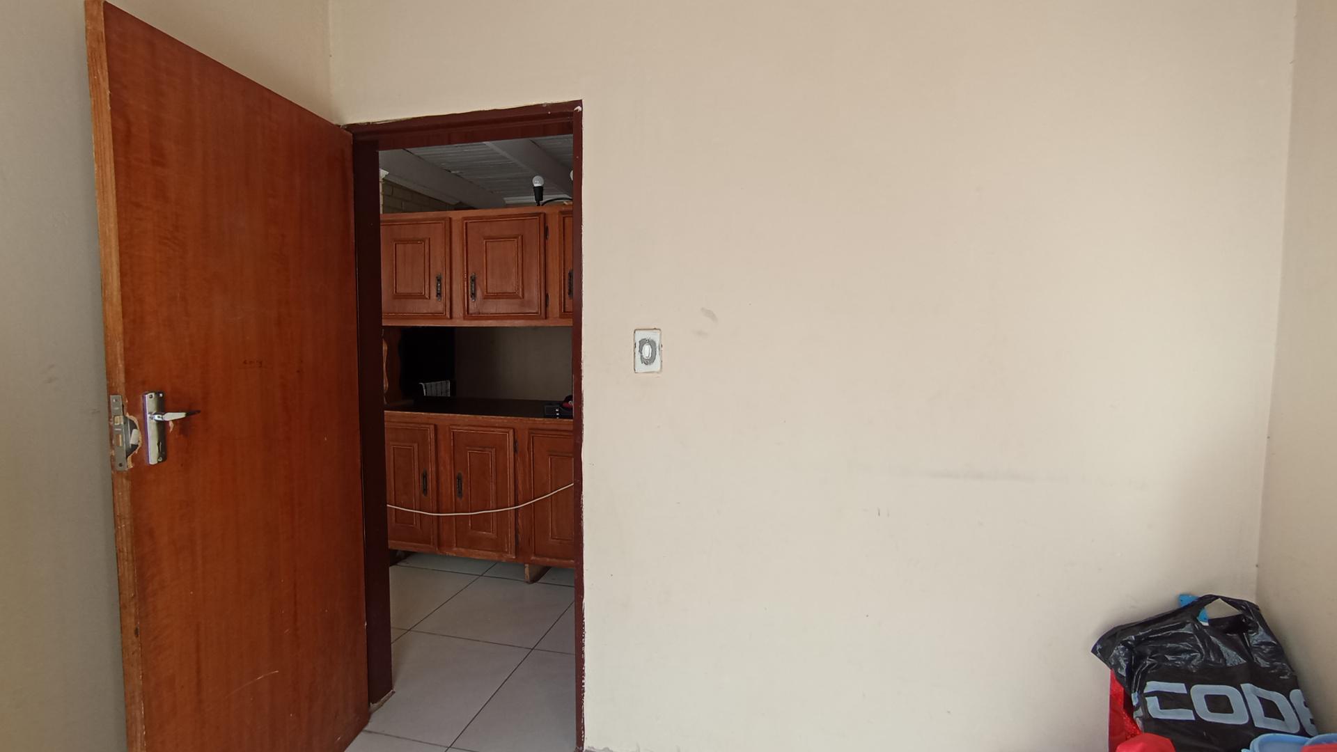 Bed Room 4 - 7 square meters of property in Ga-Rankuwa