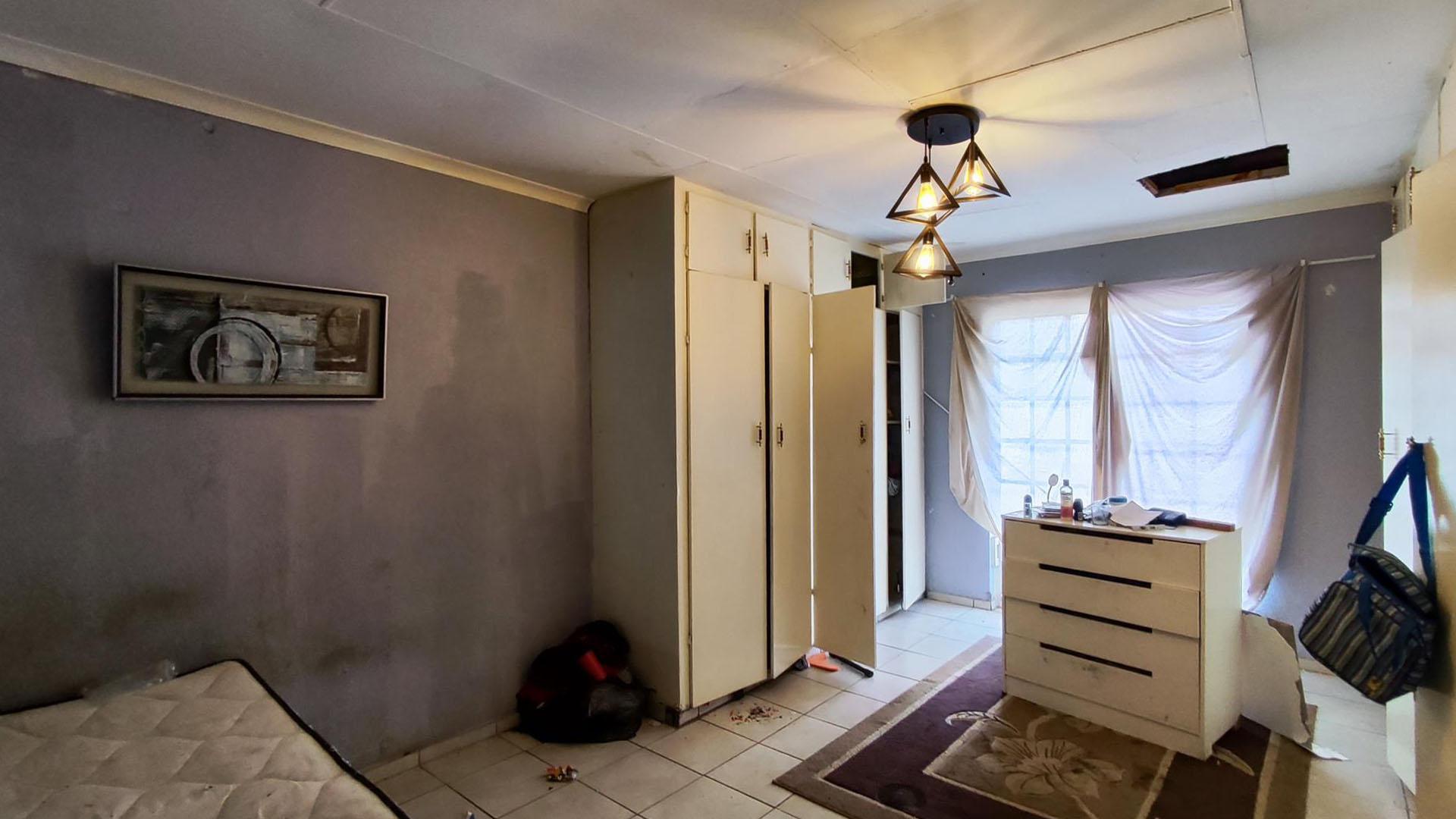 Main Bedroom - 23 square meters of property in Brakpan