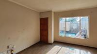Lounges - 32 square meters of property in Brakpan