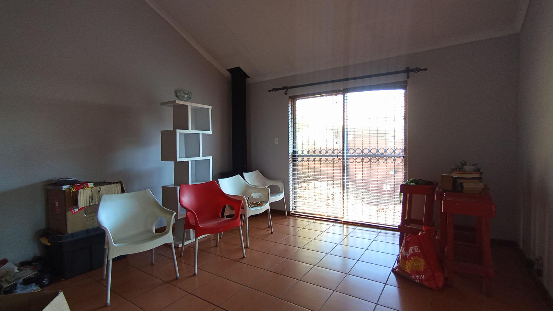 Dining Room - 22 square meters of property in Doornpoort