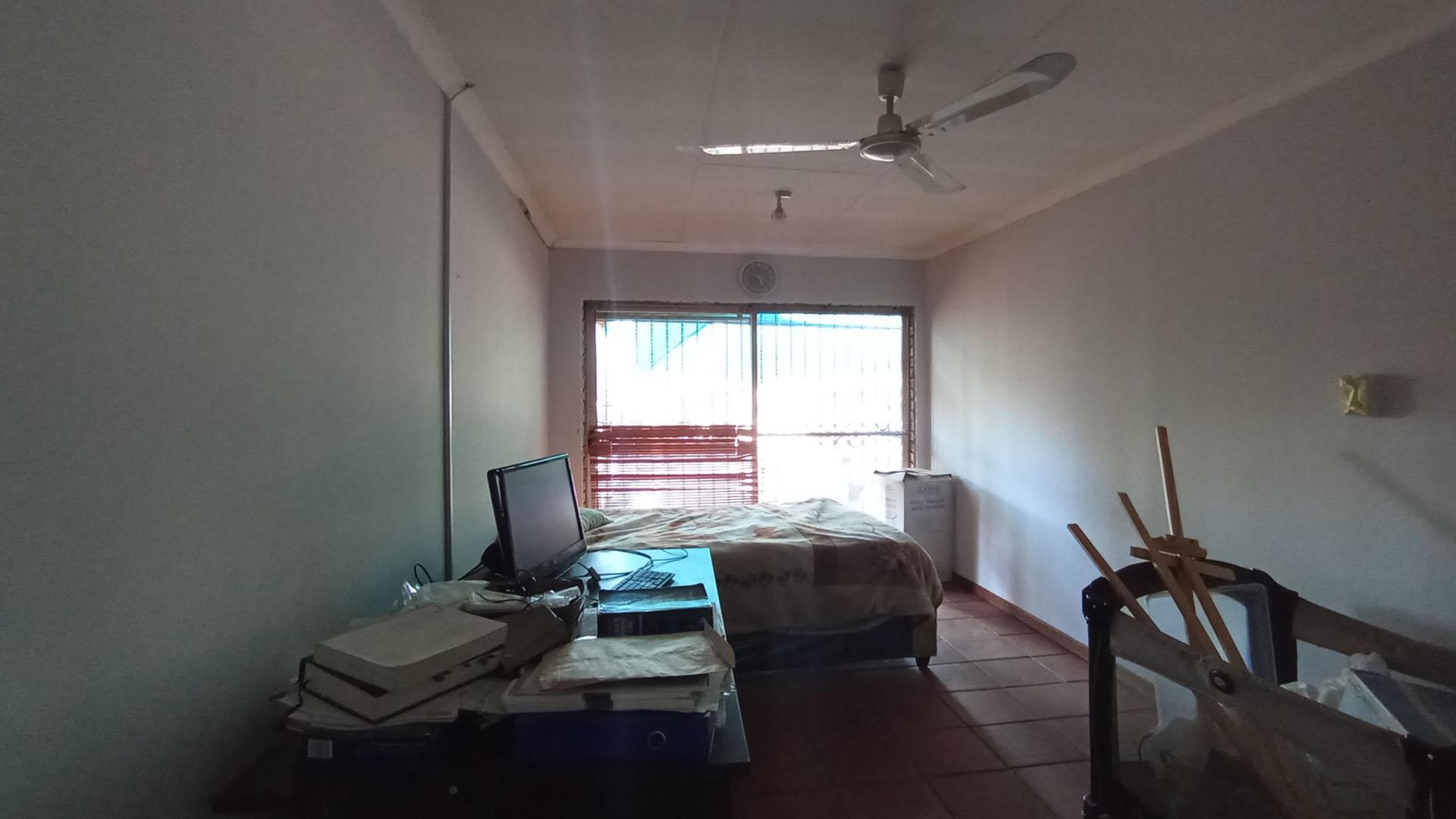 Study - 19 square meters of property in Doornpoort