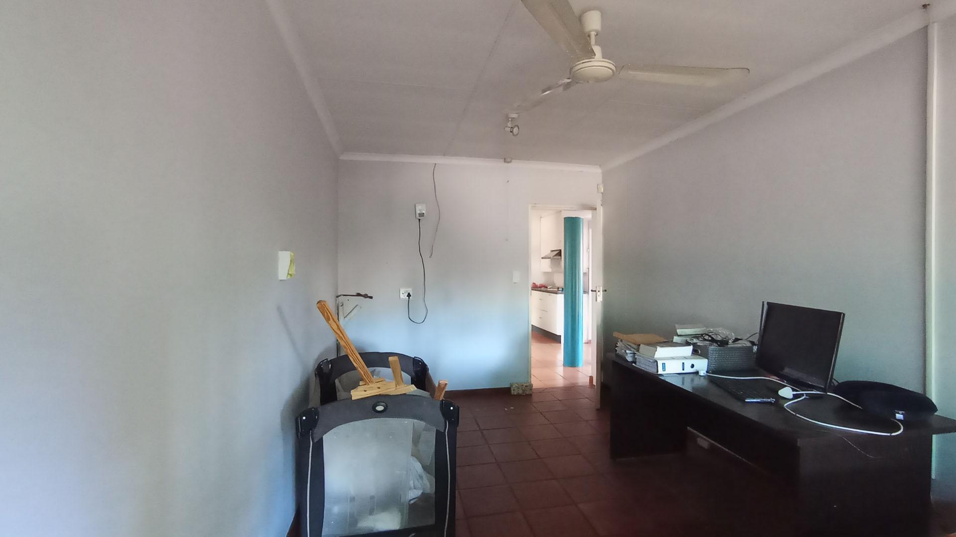 Study - 19 square meters of property in Doornpoort