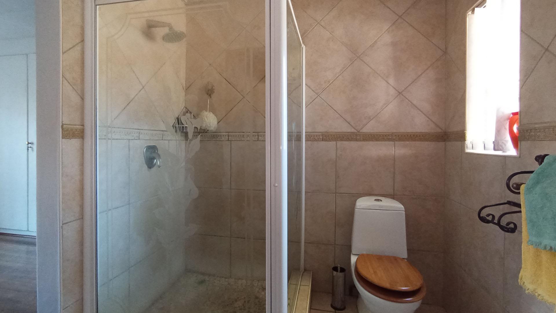 Main Bathroom - 7 square meters of property in Doornpoort