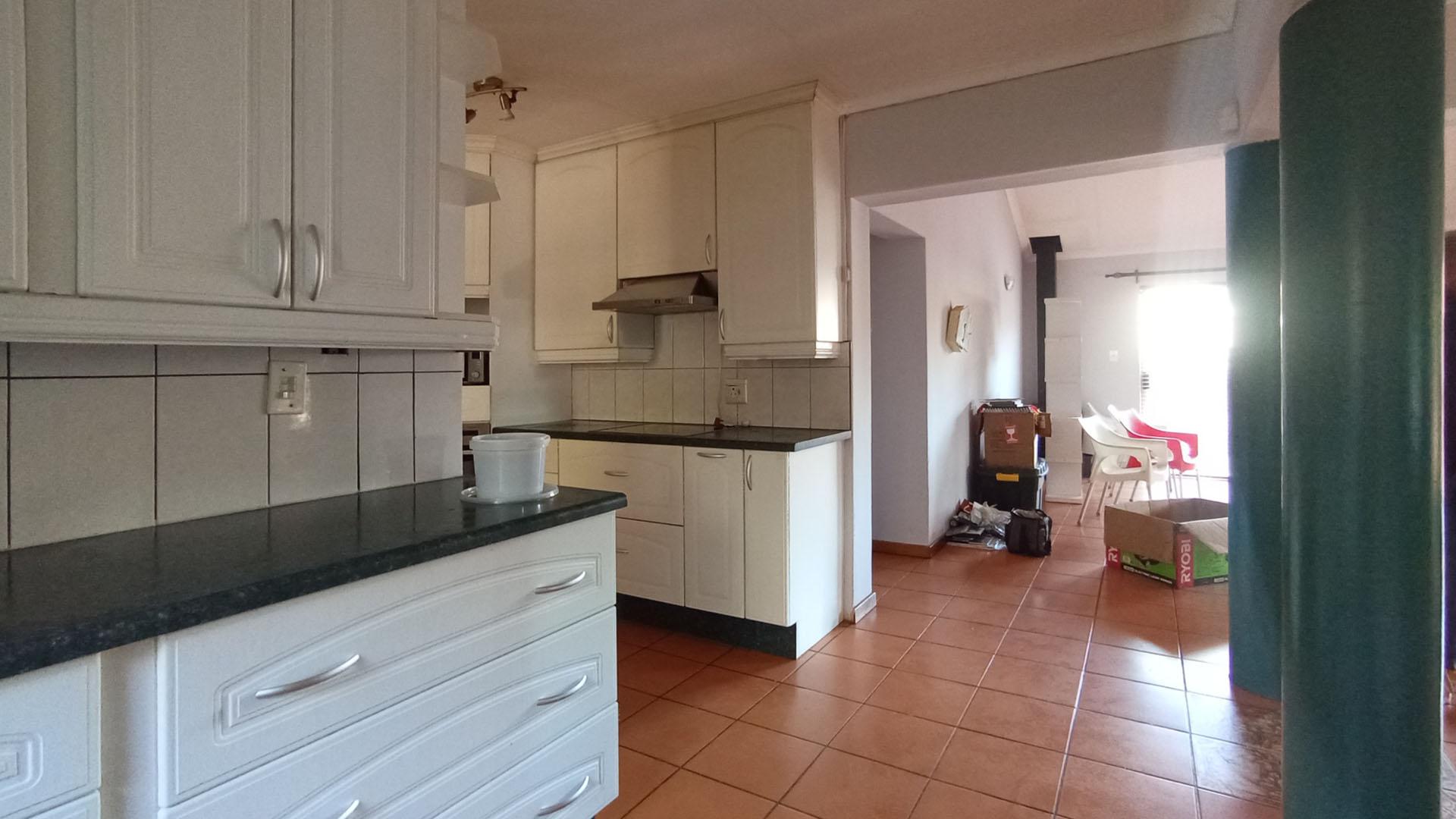 Kitchen - 23 square meters of property in Doornpoort