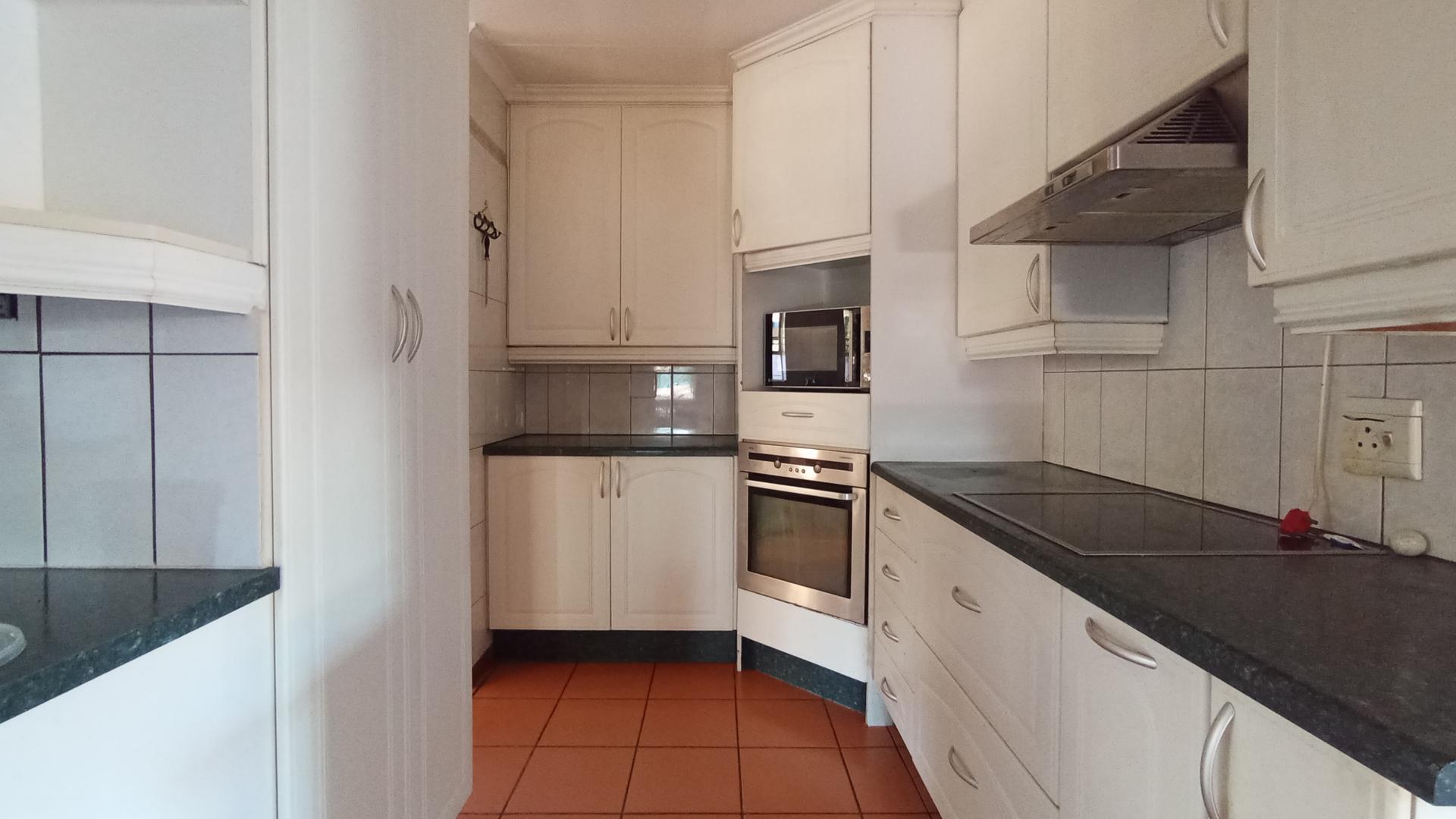 Kitchen - 23 square meters of property in Doornpoort