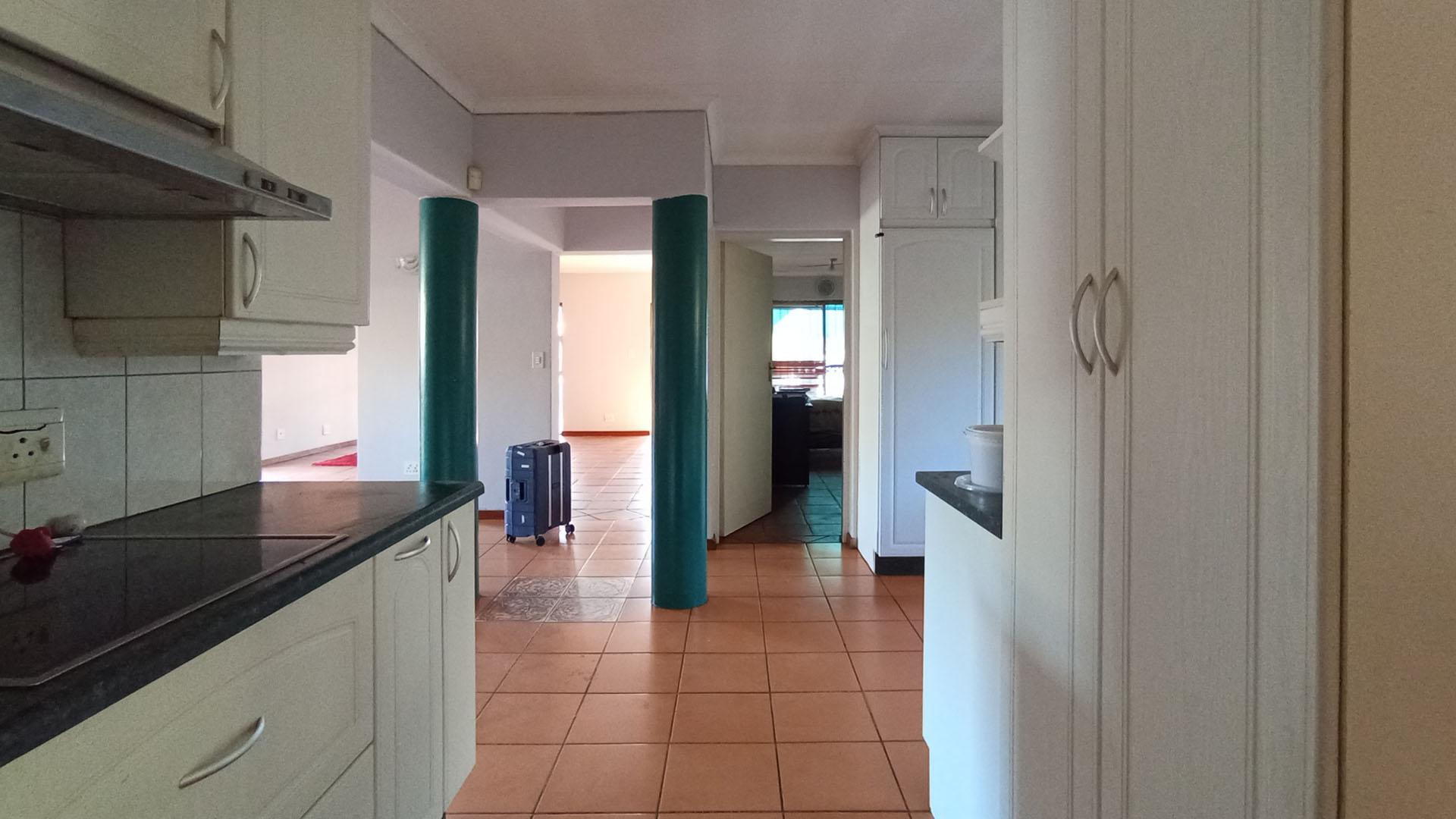 Kitchen - 23 square meters of property in Doornpoort