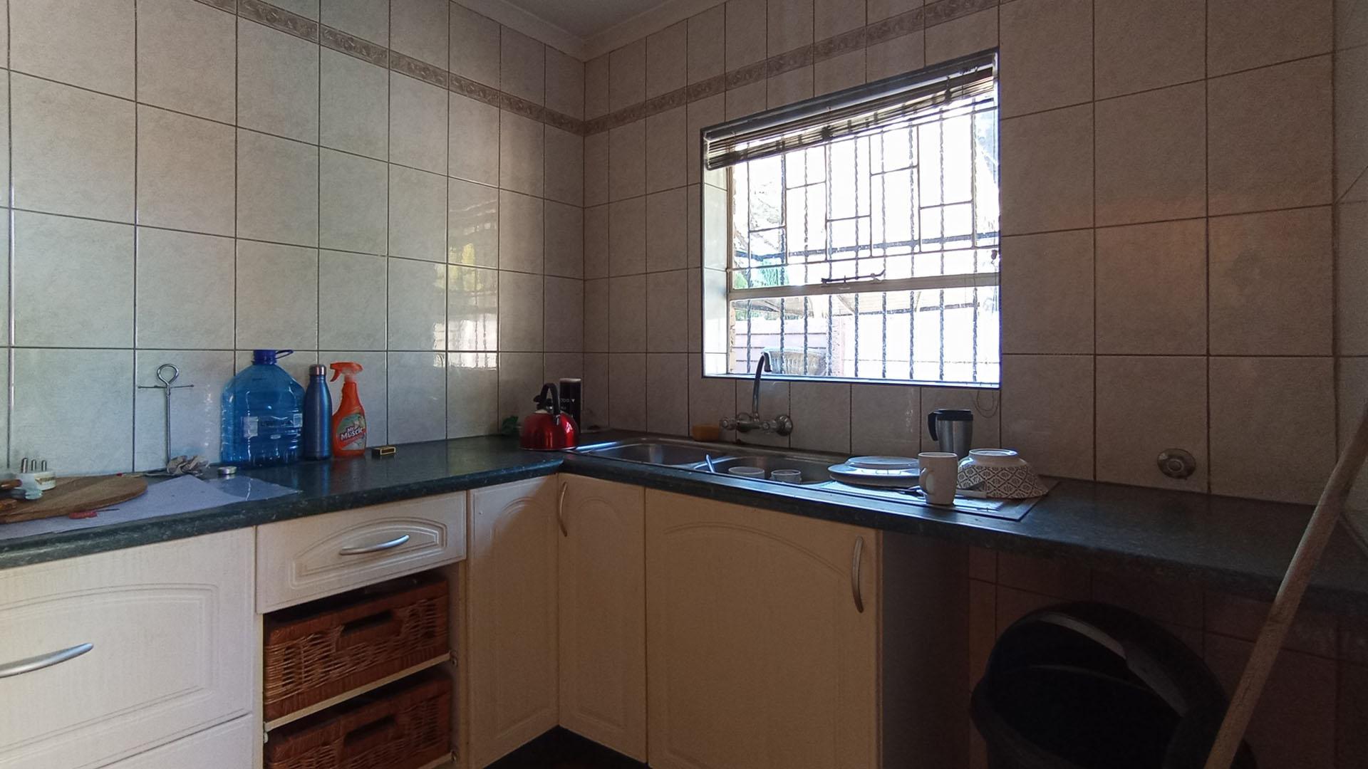 Kitchen - 23 square meters of property in Doornpoort