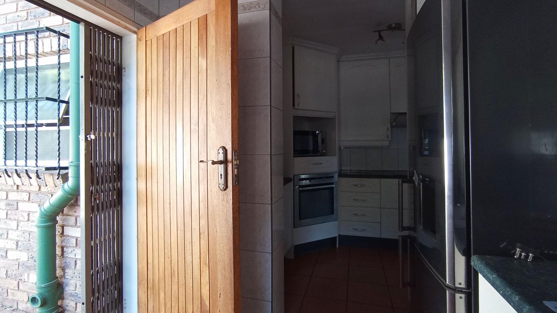 Kitchen - 23 square meters of property in Doornpoort