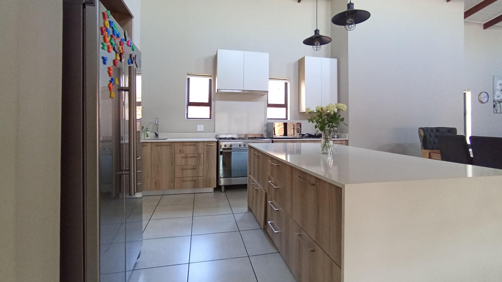 Kitchen - 27 square meters of property in Six Fountains Estate