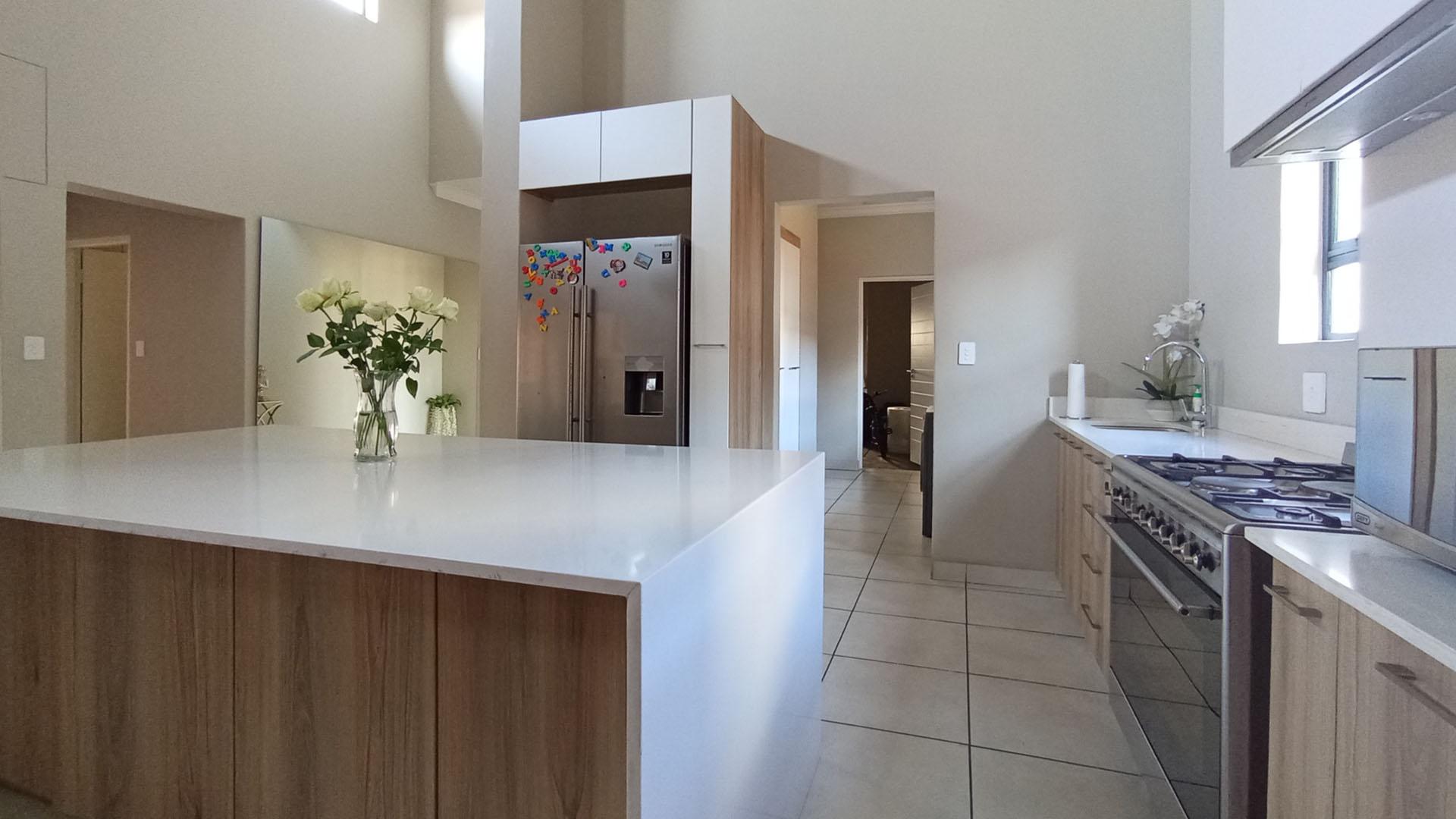 Kitchen - 27 square meters of property in Six Fountains Estate