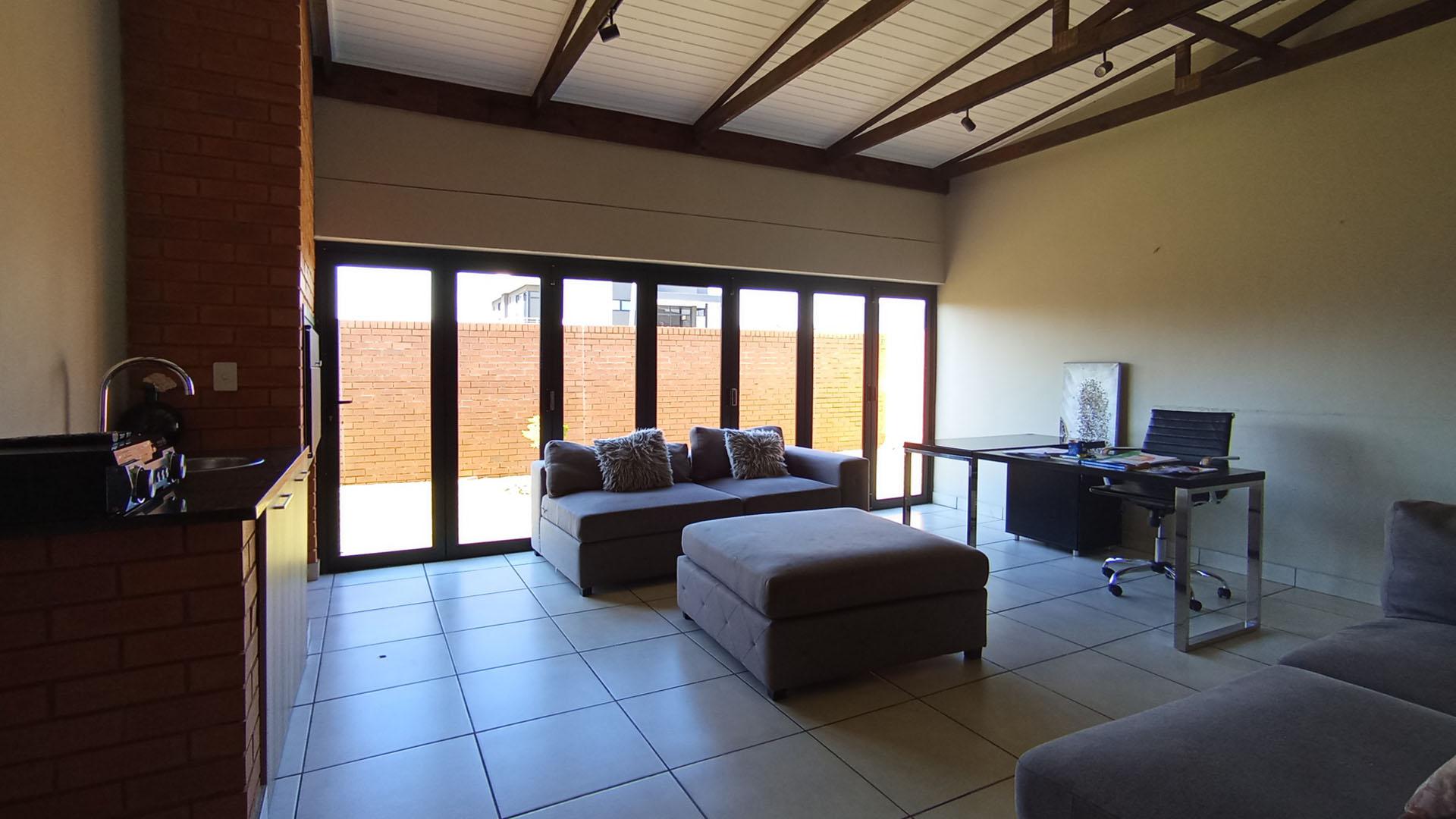 Patio - 35 square meters of property in Six Fountains Estate