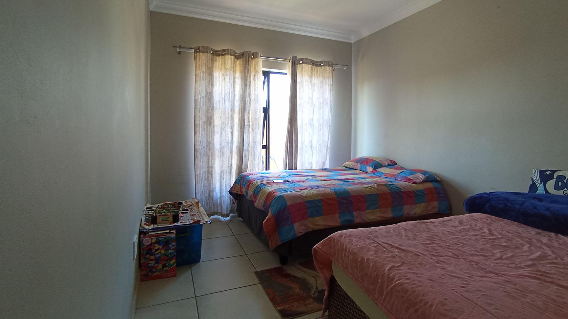 Bed Room 2 - 17 square meters of property in Six Fountains Estate