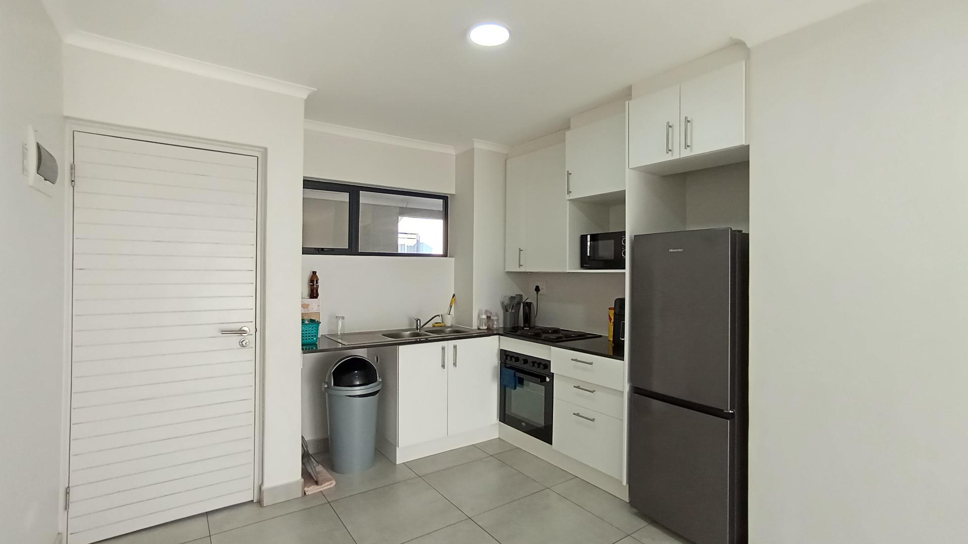 Kitchen - 11 square meters of property in Hayfields