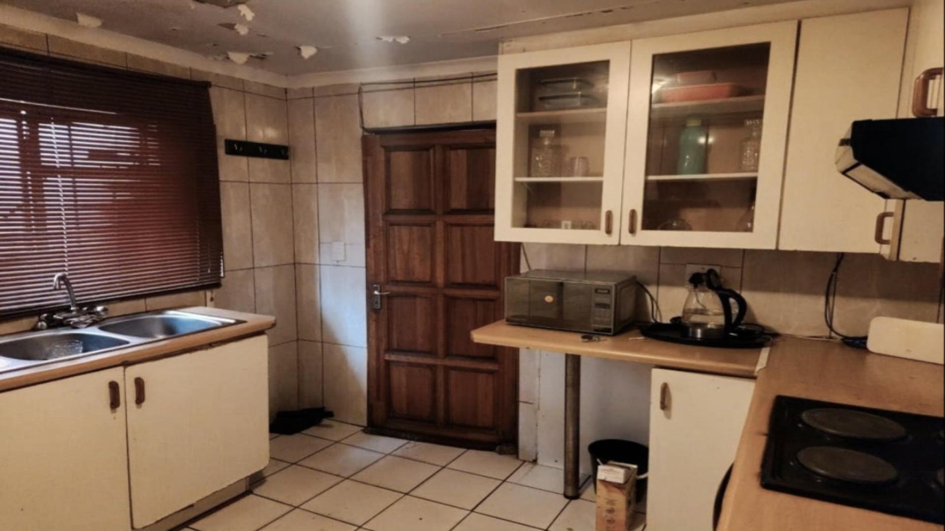 Kitchen of property in Dobsonville