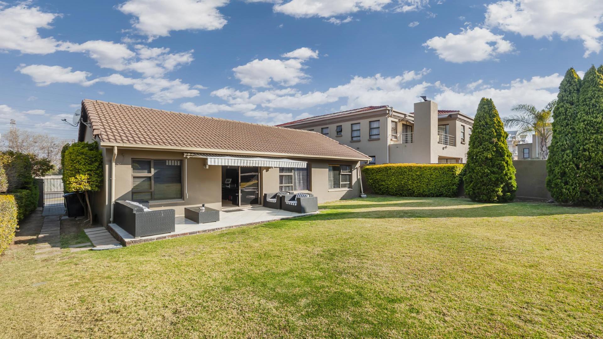 Front View of property in Greenstone Hill
