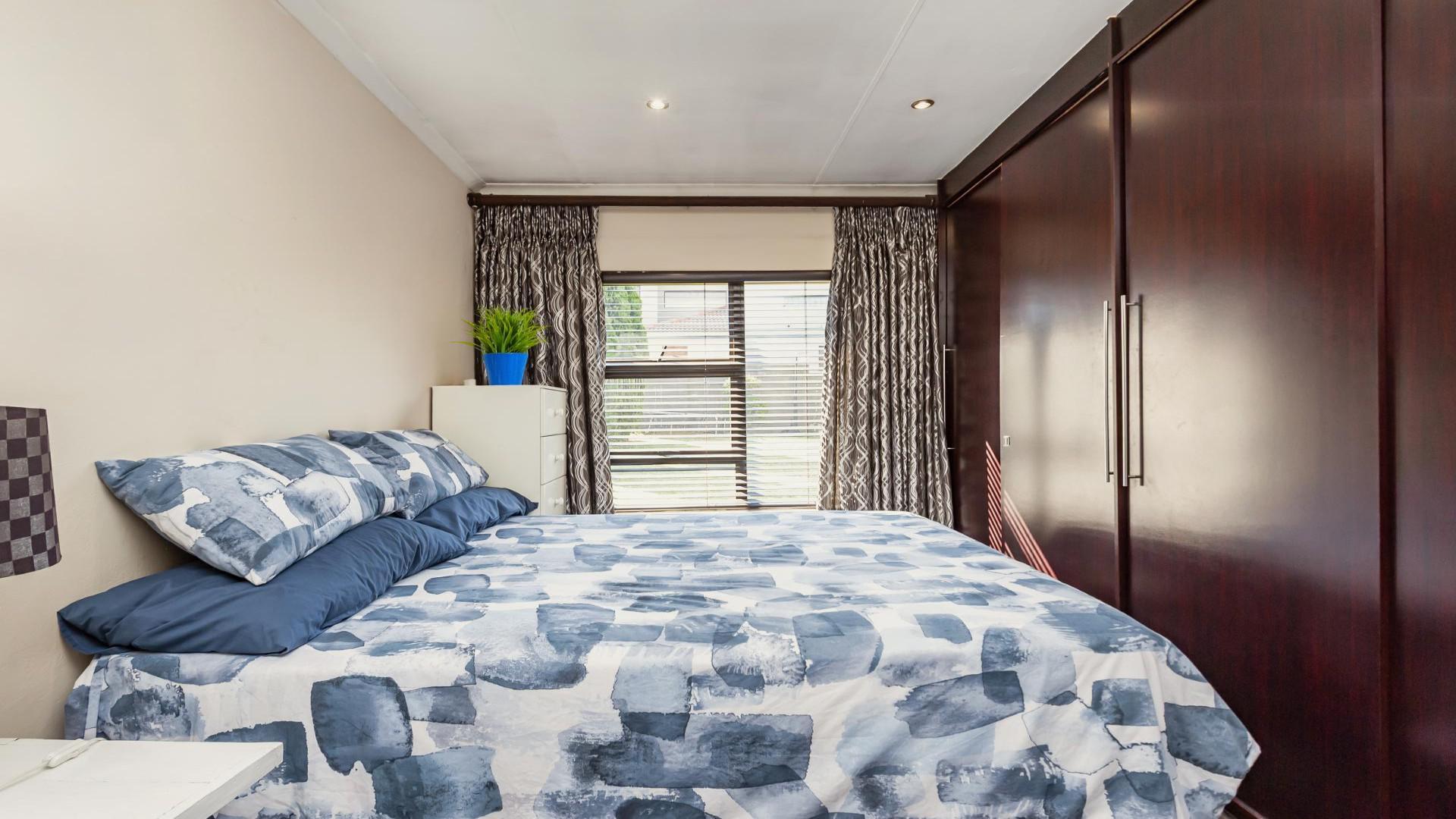 Bed Room 1 of property in Greenstone Hill