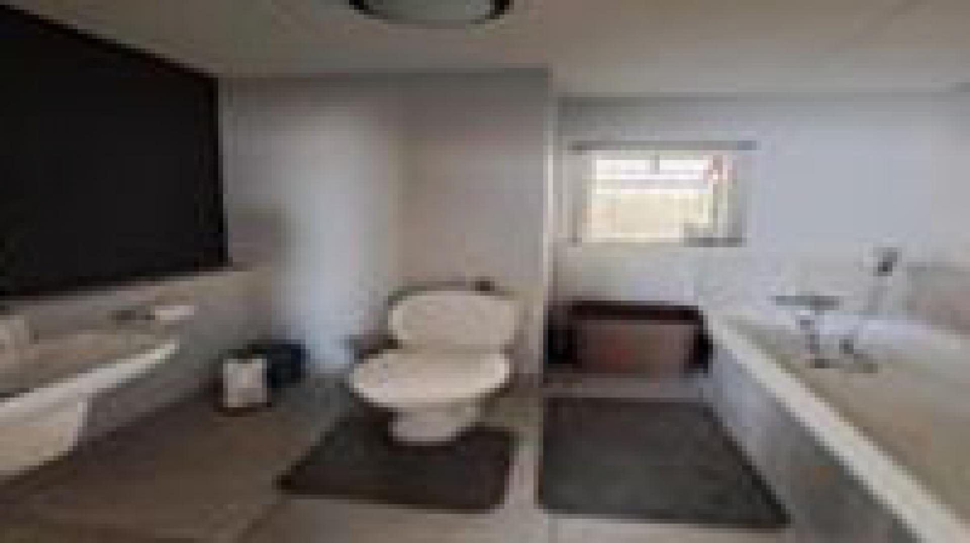 Bathroom 1 - 6 square meters of property in Fleurhof