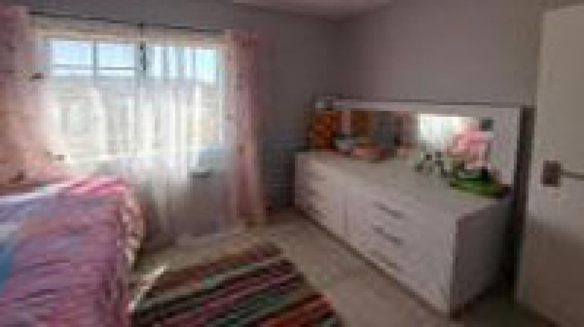 Bed Room 1 - 8 square meters of property in Fleurhof