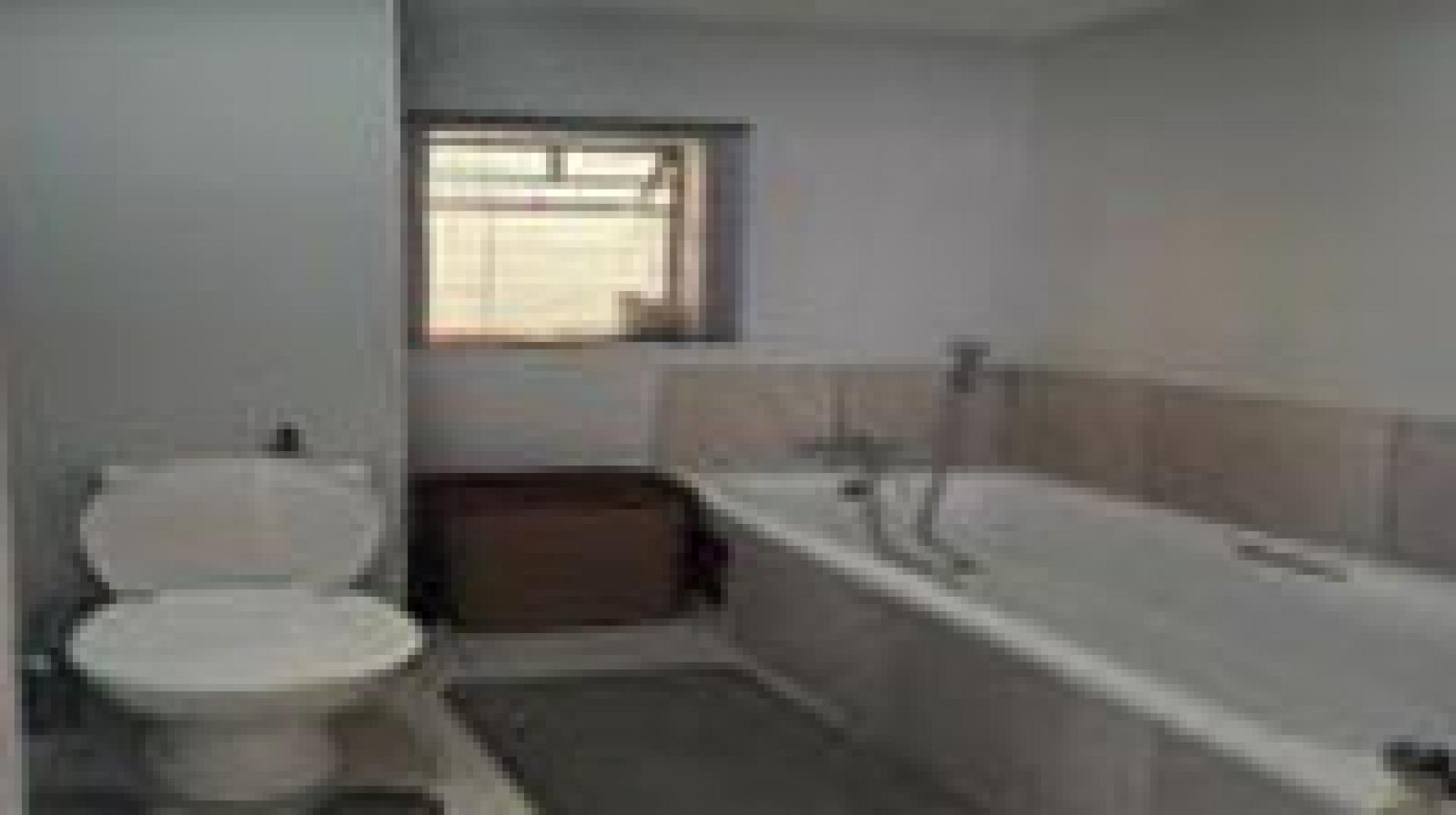Bathroom 1 - 6 square meters of property in Fleurhof