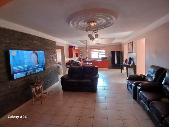 3 Bedroom House for Sale For Sale in Kathu - MR680038