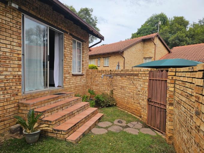 2 Bedroom Simplex for Sale For Sale in Safarituine - MR680057
