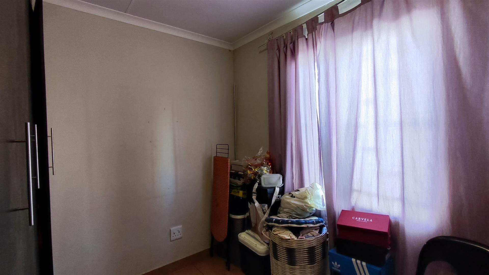 Bed Room 1 - 8 square meters of property in Watervalspruit