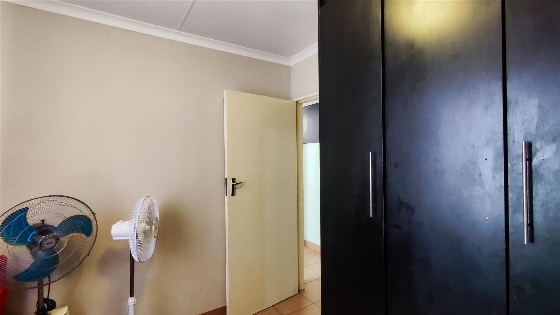 Bed Room 1 - 8 square meters of property in Watervalspruit