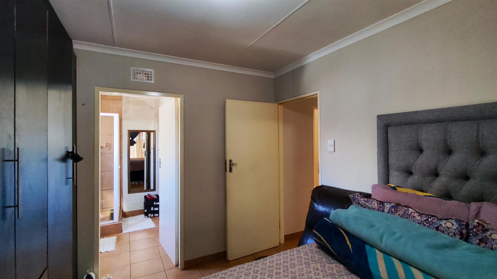Main Bedroom - 11 square meters of property in Watervalspruit