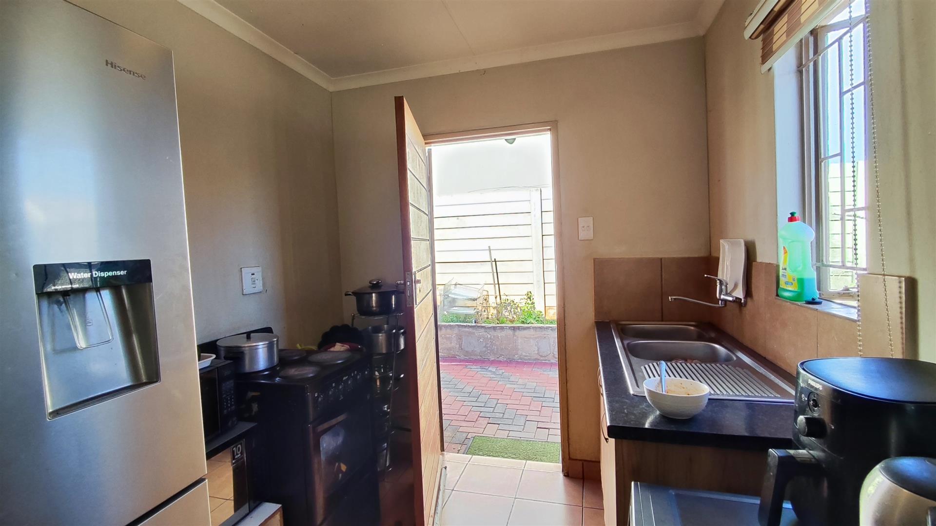 Kitchen - 6 square meters of property in Watervalspruit