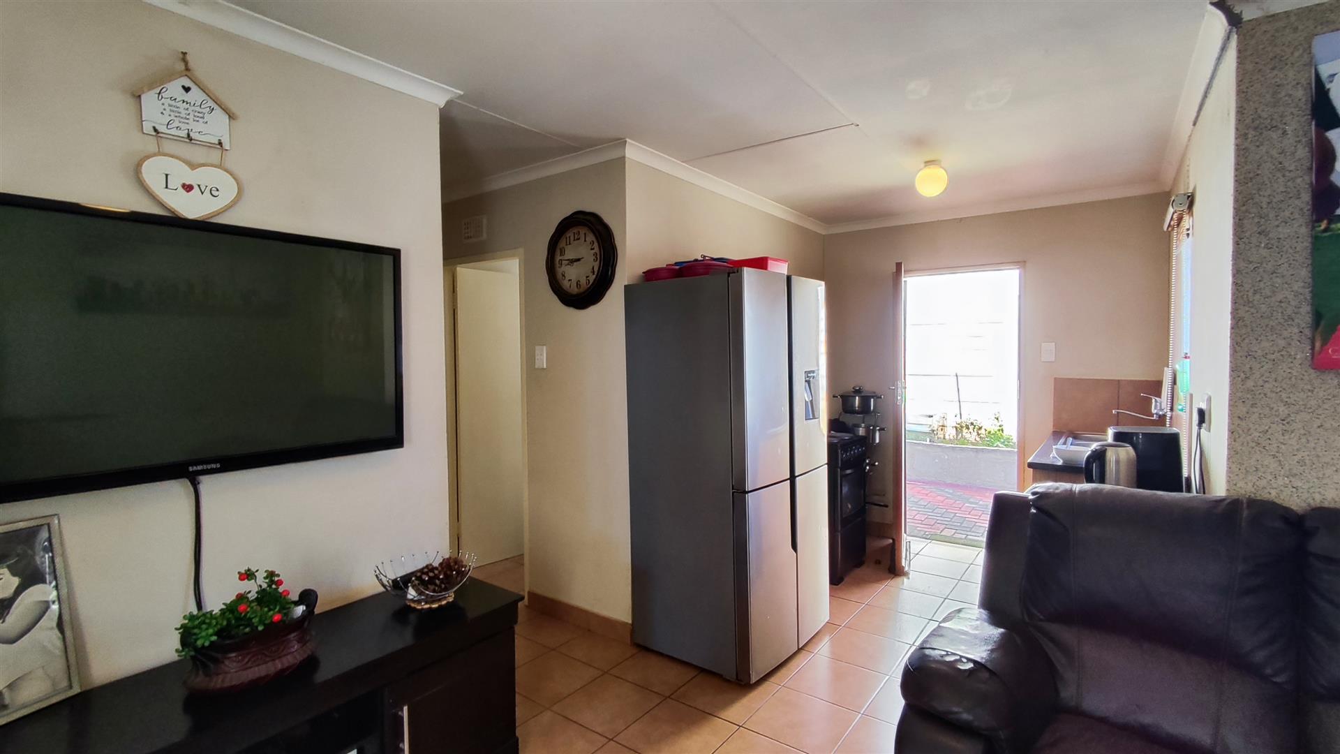 Lounges - 12 square meters of property in Watervalspruit