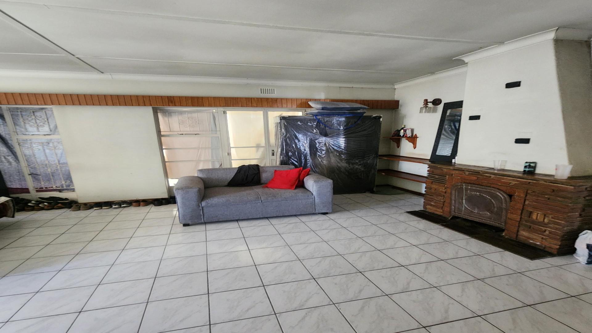 Lounges of property in The Hill