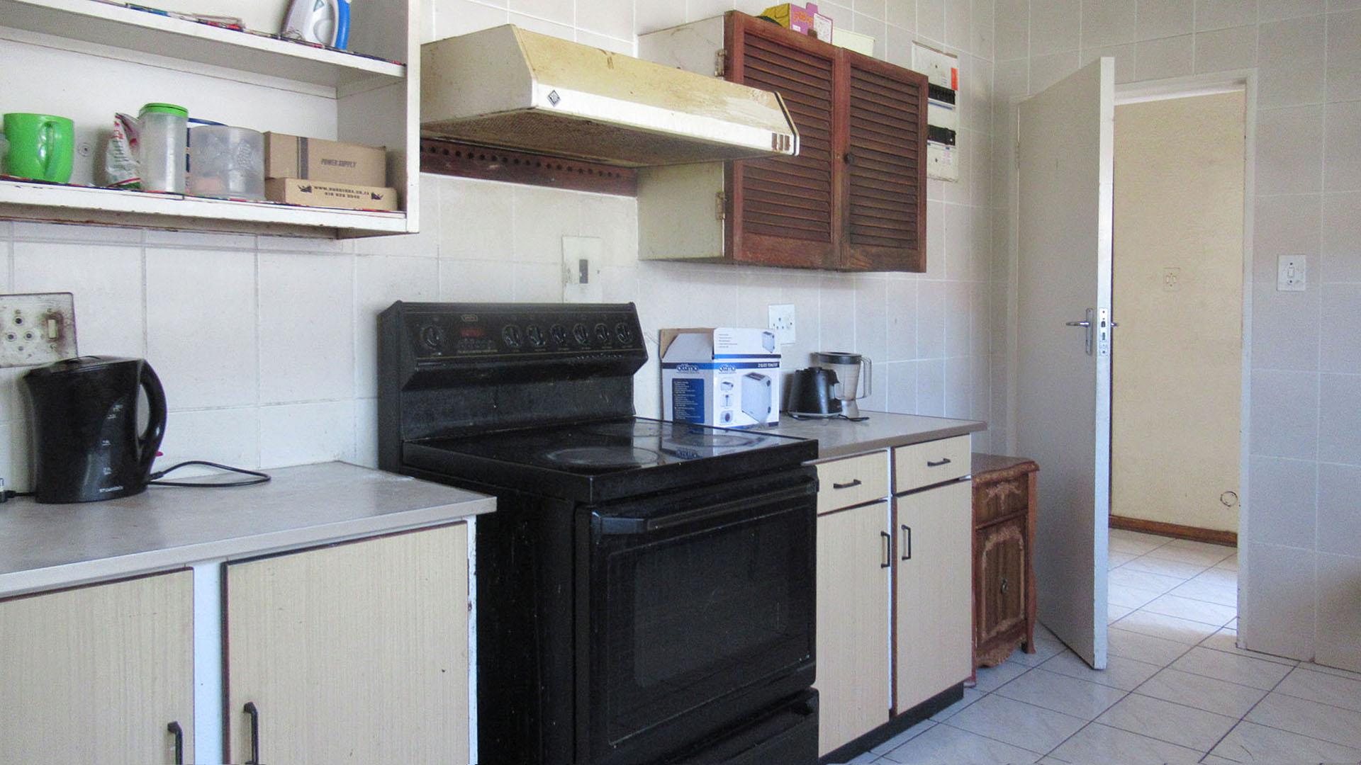 Kitchen - 15 square meters of property in The Hill