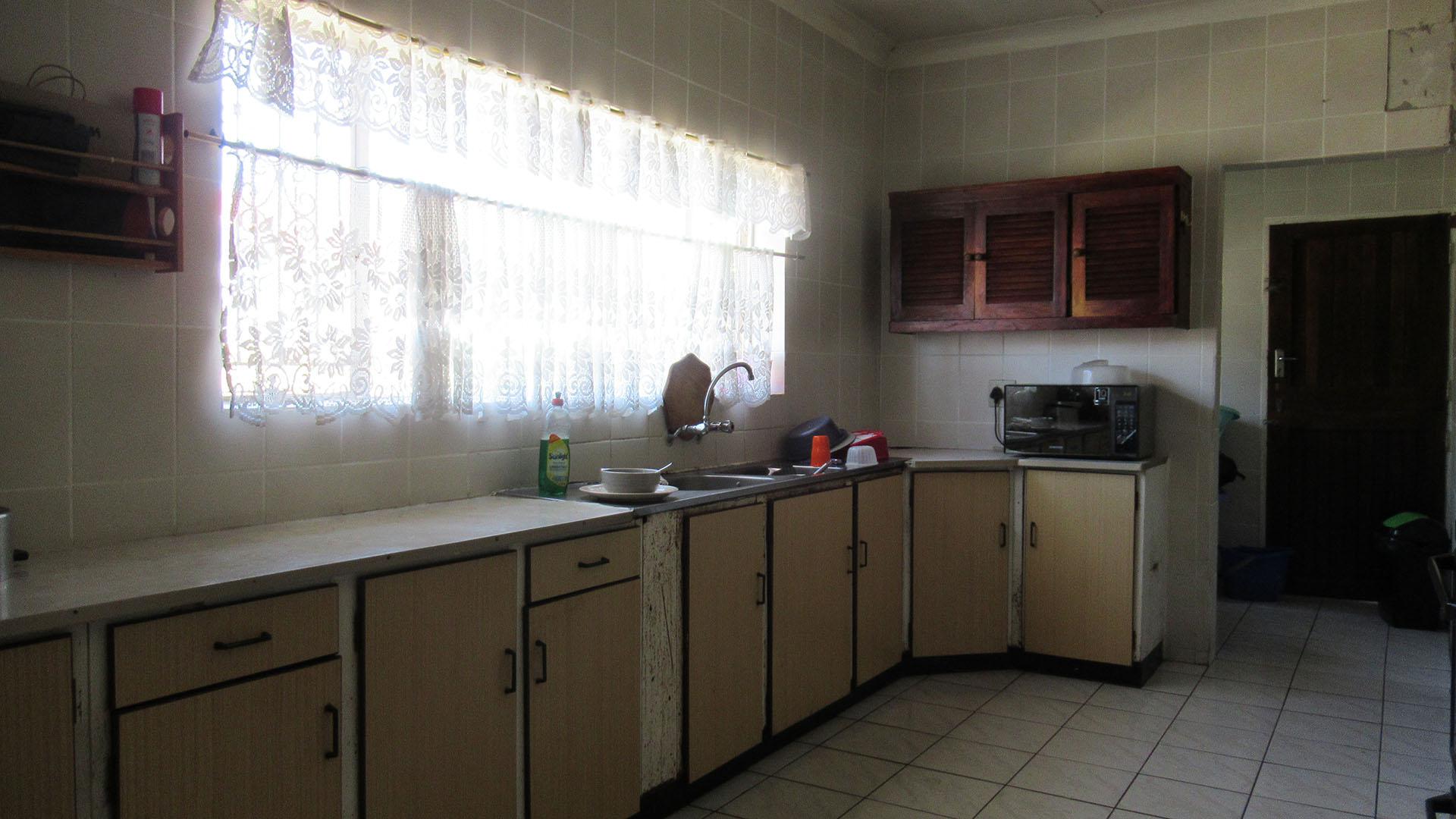 Kitchen - 15 square meters of property in The Hill